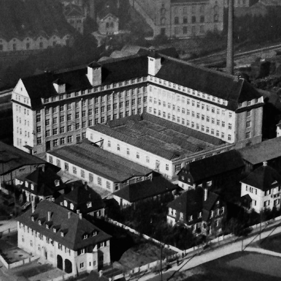 1912 Erwin Behr gründet seine Möbelfabrik in Wendlingen