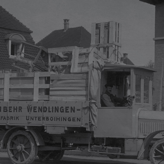 1921 bringt Behr das erste Systemmöbel nach Entwürfen von Prof. Franz Schuster auf den Markt